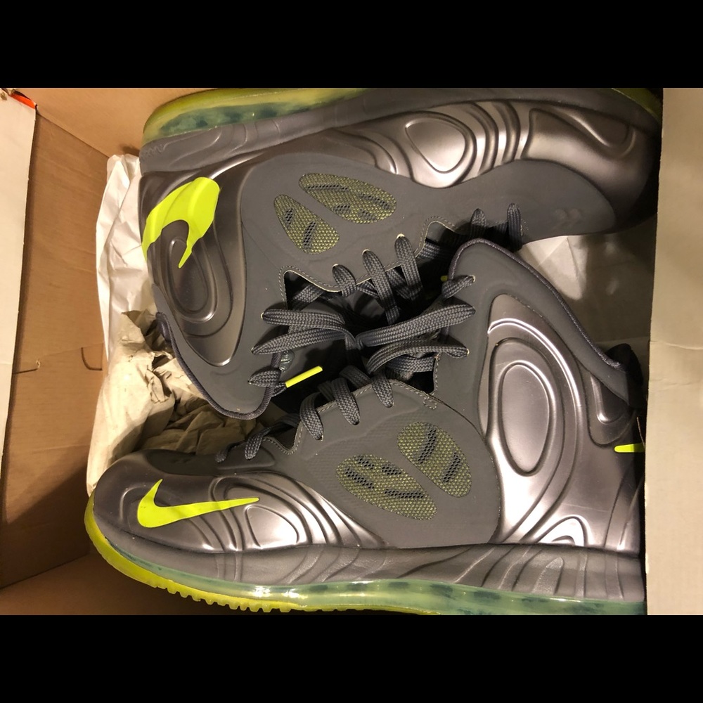 Nike Mens Basketball sneaker size 10